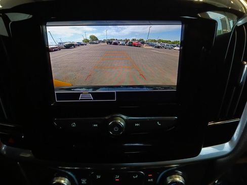 Used 2023 Chevrolet Traverse LT FWD image 9
