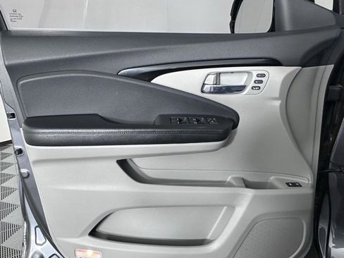 Used 2016 Honda Pilot Touring image 14