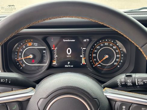 Used 2024 Jeep Wrangler Unlimited Sahara w/ Technology Group AWD/4WD image 14