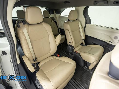 Used 2024 Toyota Sienna Limited AWD/4WD image 37