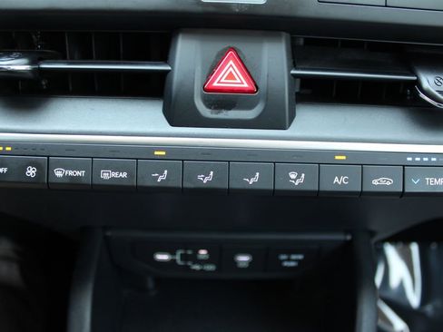 Used 2025 Kia K4 FWD image 25