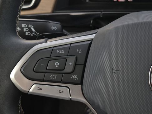 Used 2024 Volkswagen Atlas SE w/ Panoramic Sunroof Package image 16