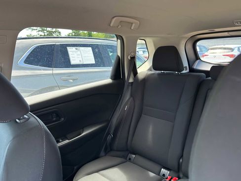 Used 2024 Nissan Rogue S FWD image 13