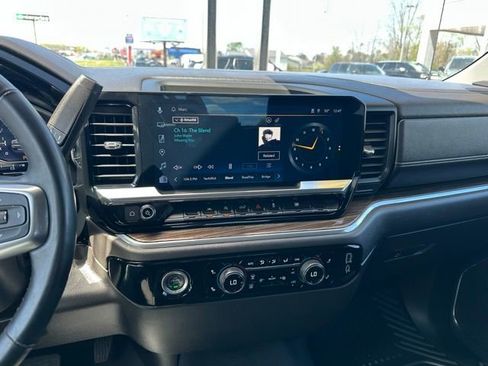 Used 2024 Chevrolet Silverado 1500 LT image 21