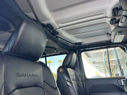 Used 2022 Jeep Wrangler Unlimited Sahara w/ LED Lighting Group AWD/4WD image 16