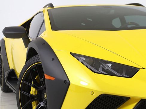 Used 2024 Lamborghini Huracan Sterrato image 25