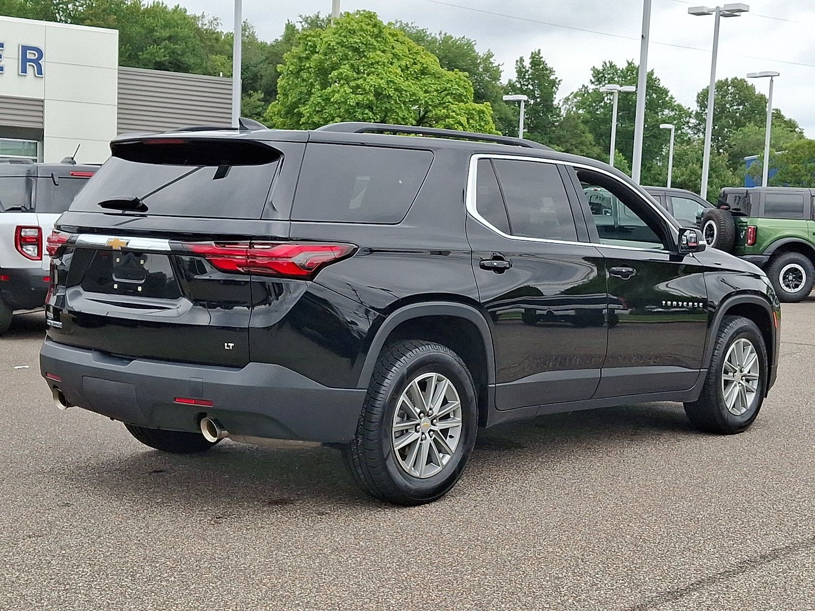 Used 2023 Chevrolet Traverse LT FWD image 11