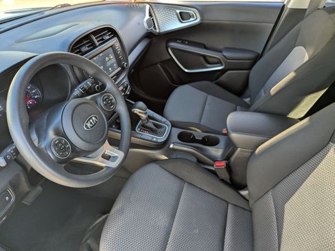Used 2020 Kia Soul LX image 19