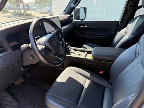 Used 2024 Lexus GX 550 w/ Accessory Package (2T) AWD/4WD image 2