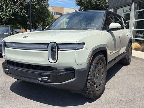 Used 2025 Rivian R1S Adventure AWD/4WD image 4