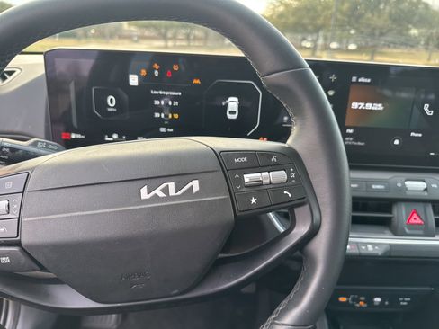 Used 2025 Kia K4 EX image 27