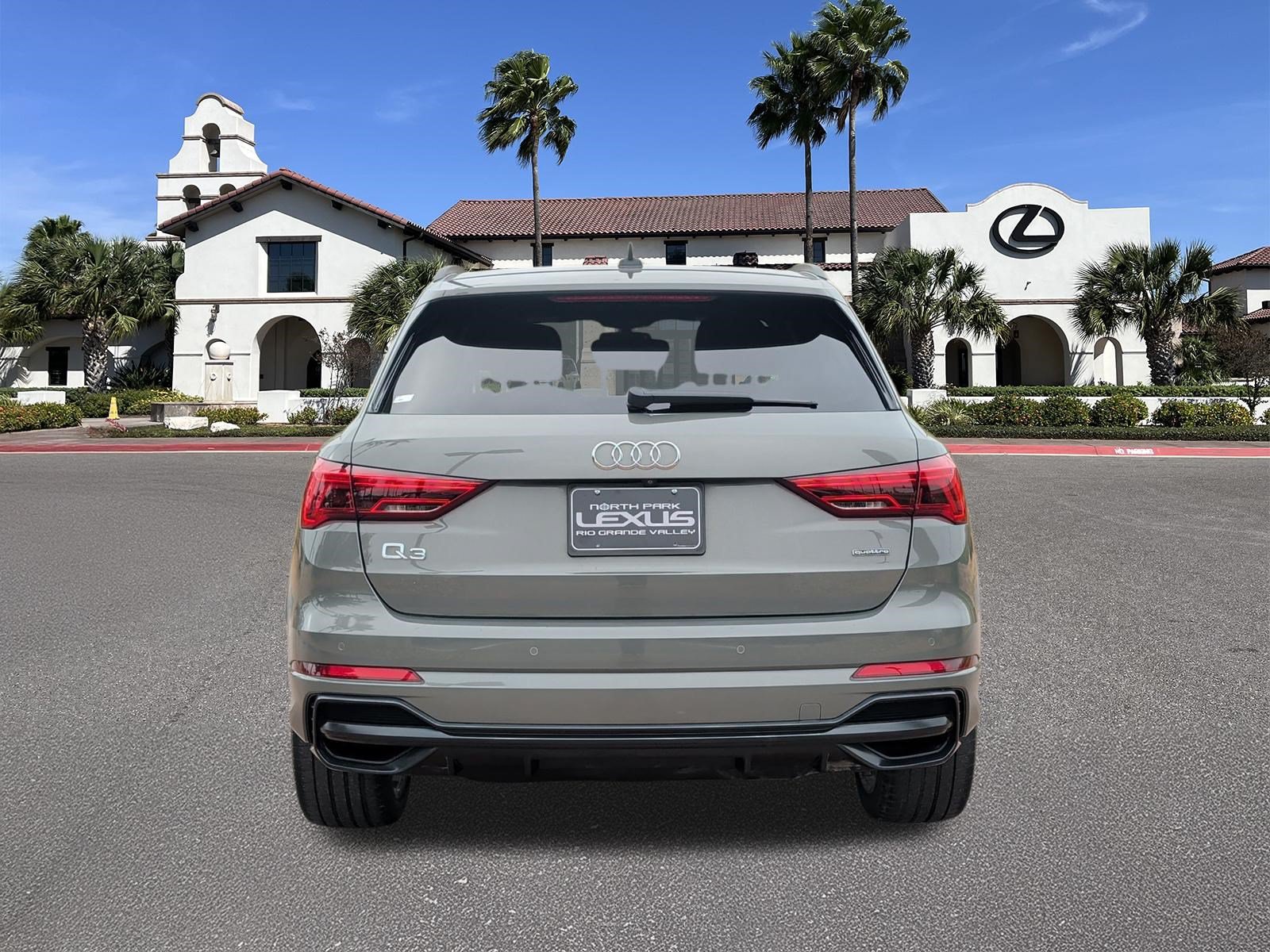Used 2021 Audi Q3 2.0T Premium w/ Convenience Package AWD/4WD image 3