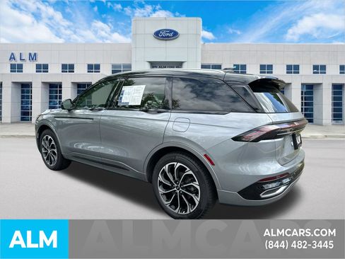 Used 2025 Lincoln Nautilus Reserve AWD/4WD image 8