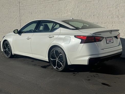 Used 2023 Nissan Altima 2.5 SR w/ SR Premium Package image 12
