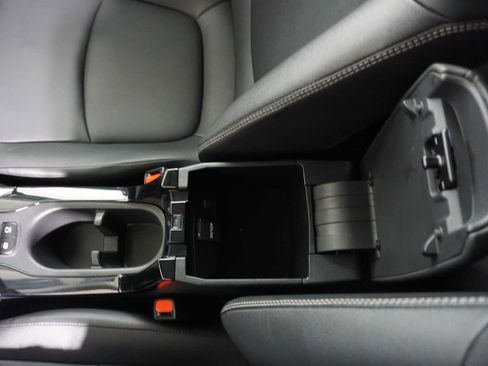 Used 2023 Toyota Corolla Cross XLE image 21