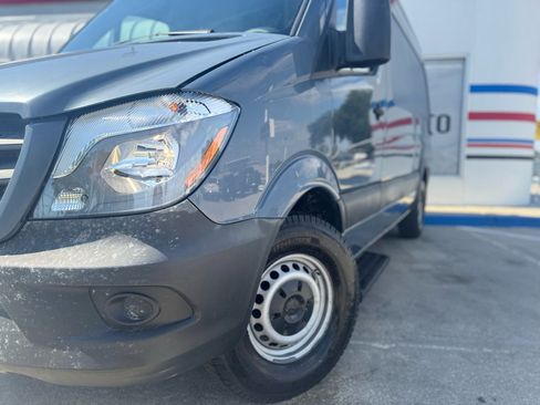 Used 2018 Mercedes-Benz Sprinter 2500 image 4