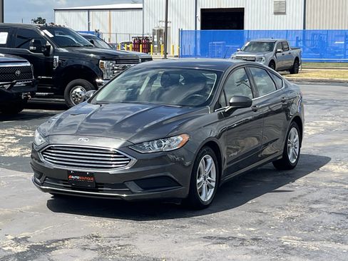 Used 2018 Ford Fusion SE FWD image 3