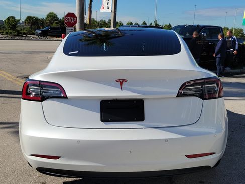 Used 2020 Tesla Model 3 Standard Range image 6