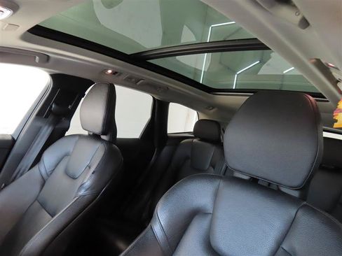 Used 2020 Volvo XC60 T6 Momentum w/ Protection Package Premier AWD/4WD image 18