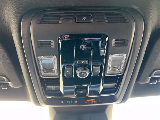Certified 2025 Cadillac Escalade Premium Luxury AWD/4WD image 38