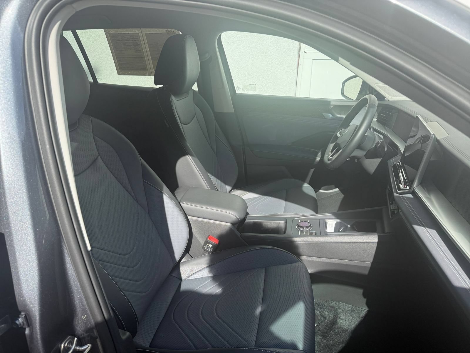 Used 2026 Volkswagen Tiguan SE AWD/4WD image 36