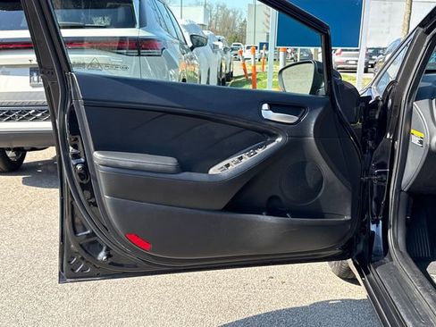 Used 2018 Kia Forte LX w/ LX Popular Package image 11