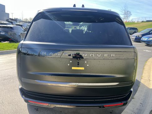 Used 2025 Land Rover Range Rover SE image 6