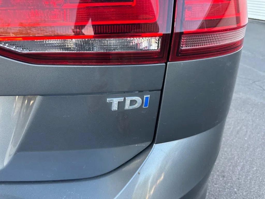 Used 2015 Volkswagen Golf TDI S FWD image 4