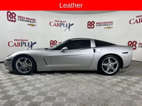 Used 2007 Chevrolet Corvette Coupe w/ Preferred Equipment Group RWD image 4