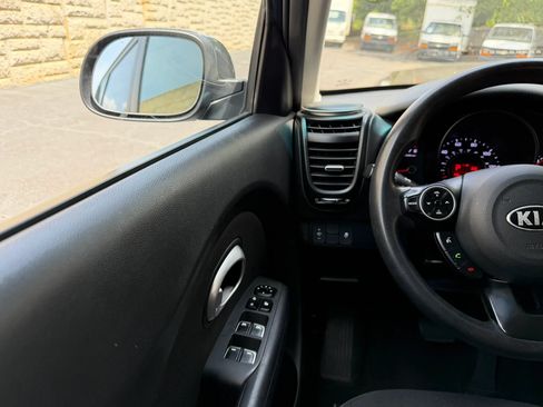 Used 2018 Kia Soul + FWD image 18