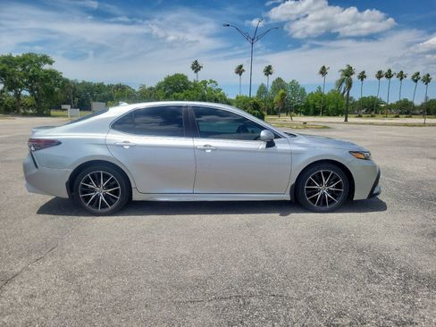 Used 2023 Toyota Camry SE FWD image 4
