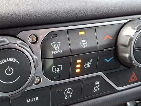 New 2026 Jeep Wrangler Unlimited Sahara AWD/4WD image 15