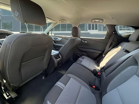 Used 2025 Chevrolet Blazer LT AWD/4WD image 23