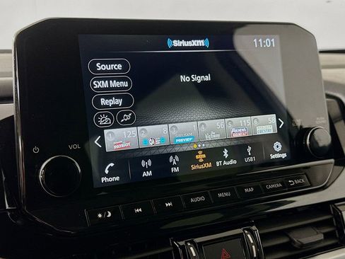 Used 2024 Nissan Pathfinder SL FWD image 26