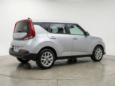 Used 2025 Kia Soul LX w/ LX Technology Package FWD image 9