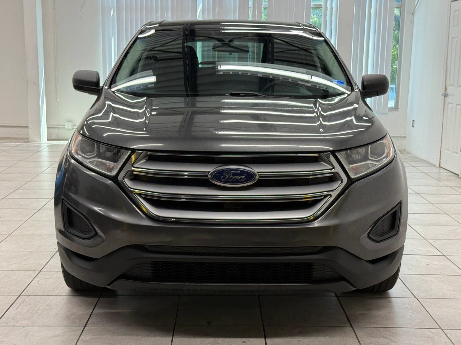 Used 2016 Ford Edge SE FWD image 2