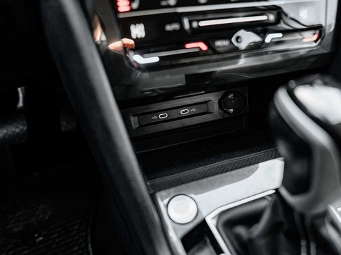 Used 2024 Volkswagen Tiguan SE image 29