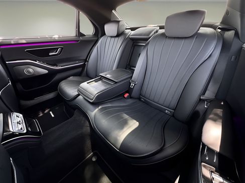 Used 2023 Mercedes-Benz S 580 4MATIC Sedan w/ AMG Line image 17