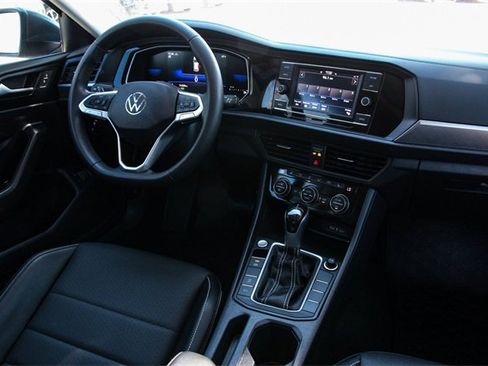 Used 2024 Volkswagen Jetta SE image 31