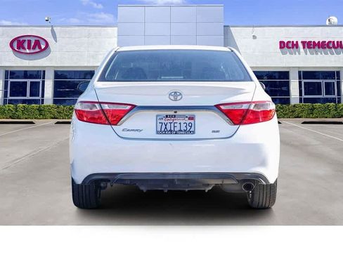 Used 2017 Toyota Camry SE image 5