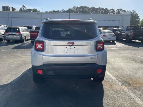 Used 2017 Jeep Renegade Latitude image 6