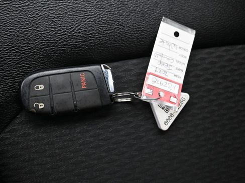 Used 2024 Jeep Compass Latitude AWD/4WD image 30