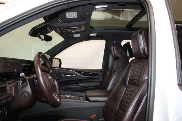 Certified 2022 Cadillac Escalade ESV Premium Luxury Platinum AWD/4WD image 9