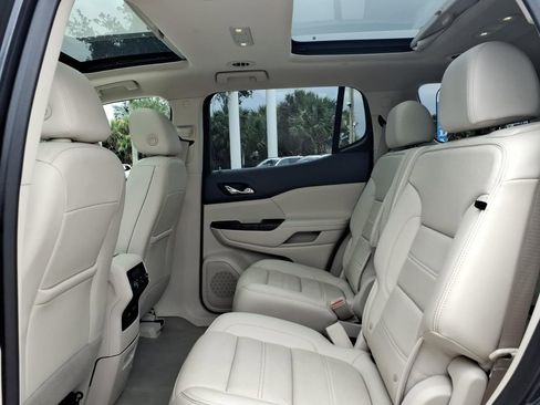 Used 2022 GMC Acadia Denali w/ Denali Ultimate Package FWD image 11