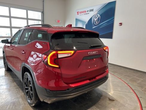 Used 2022 GMC Terrain SLE w/ Driver Convenience Package image 5