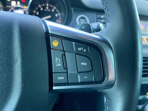 Used 2018 Land Rover Discovery Sport HSE image 22