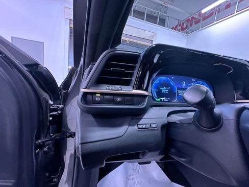 Used 2023 Toyota Crown XLE image 16