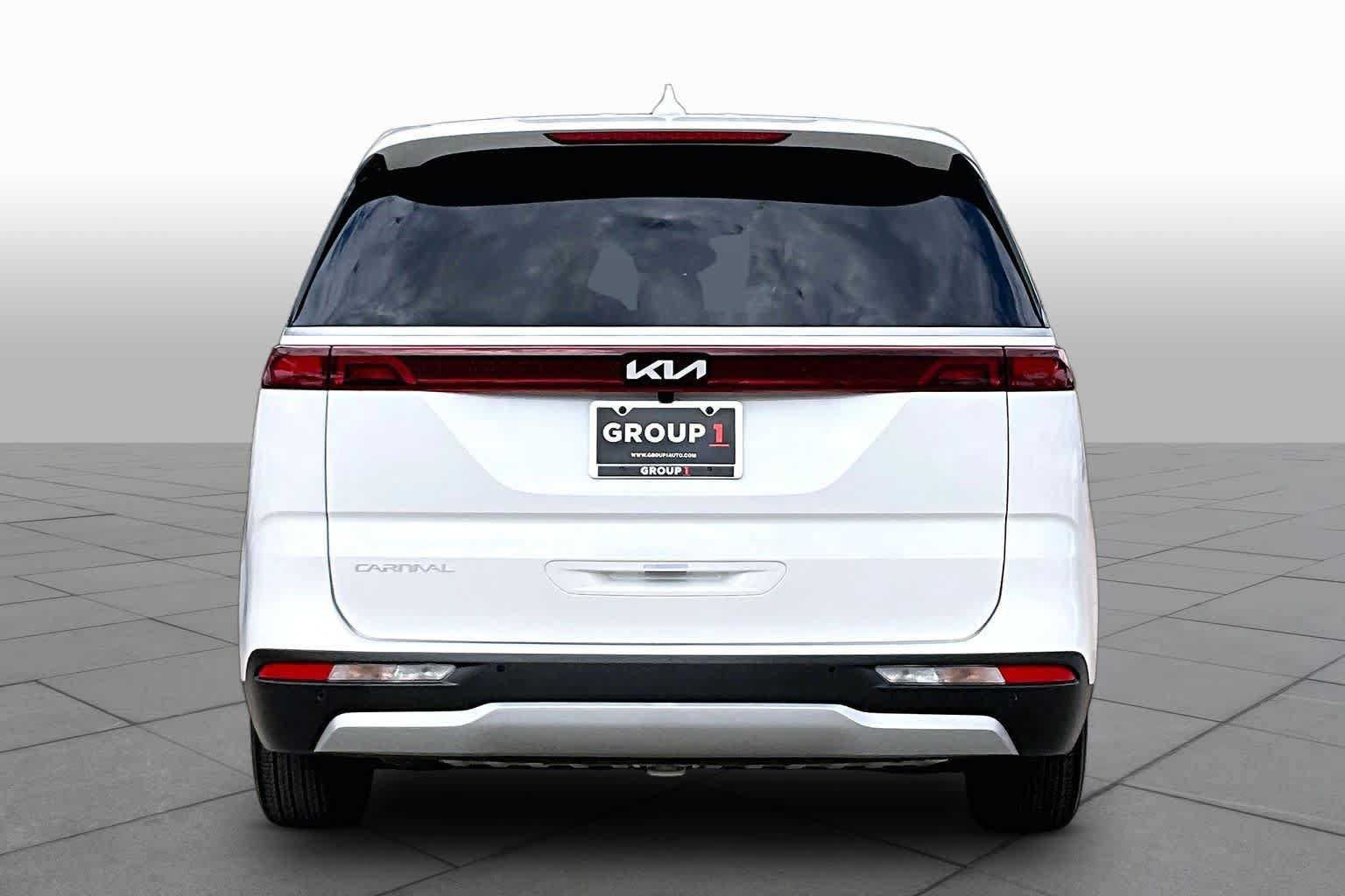 Used 2024 Kia Carnival LX FWD image 5