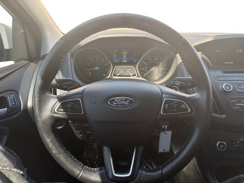 Used 2015 Ford Focus SE w/ SE Sport Package FWD image 18
