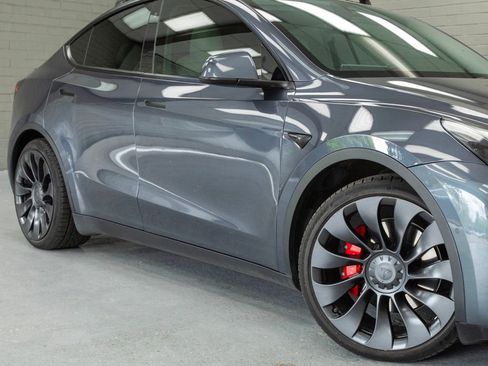 Used 2022 Tesla Model Y Performance AWD/4WD image 9